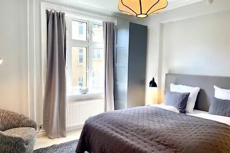 2 Bedroom Apartment In Trendy Area  Copenhague